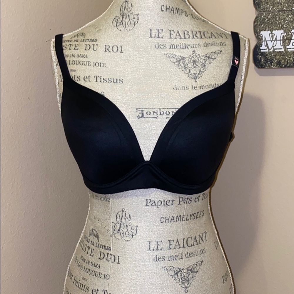 🌸Brand new 36C bra from Victoria’s Secret